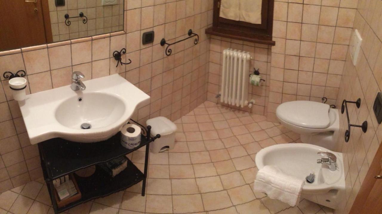 Il Castagno Bed & Breakfast Монтемонако Екстериор снимка
